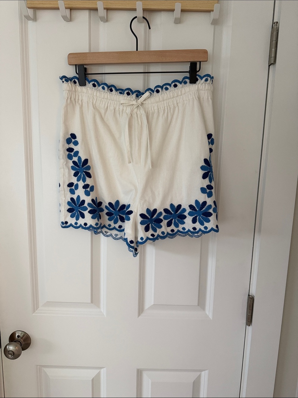 Sezane Matilio Shorts Blue Bouquet Print - Size 10